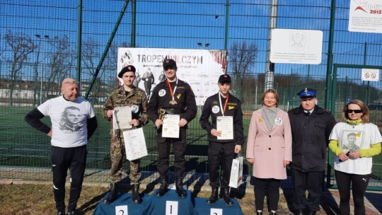 Na sportowo LO w Żelechowie uczciło pamięć Żołnierzy Wyklętych