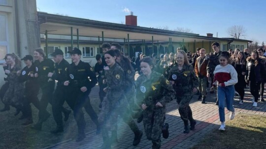 Na sportowo LO w Żelechowie uczciło pamięć Żołnierzy Wyklętych