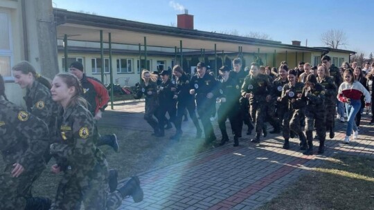 Na sportowo LO w Żelechowie uczciło pamięć Żołnierzy Wyklętych