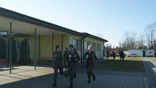 Na sportowo LO w Żelechowie uczciło pamięć Żołnierzy Wyklętych