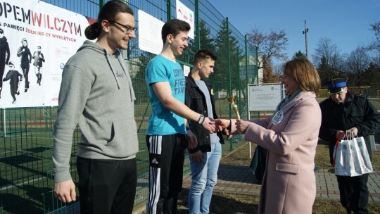 Na sportowo LO w Żelechowie uczciło pamięć Żołnierzy Wyklętych