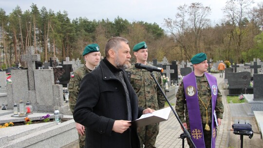 Order Krzyża Wojskowego na grobie kpr. Pawła Szweda