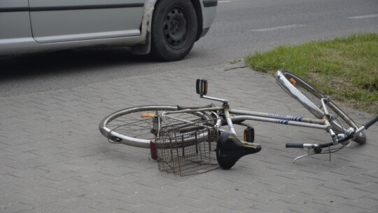 Potrącenie rowerzysty na przejściu dla pieszych