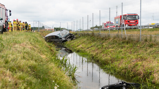 S17: Zasnął za kierownicą i wjechał do rowu