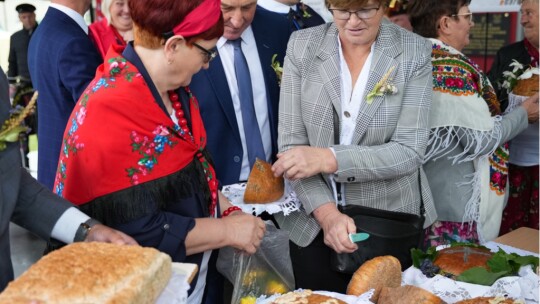 W deszczu dziękowali za plony