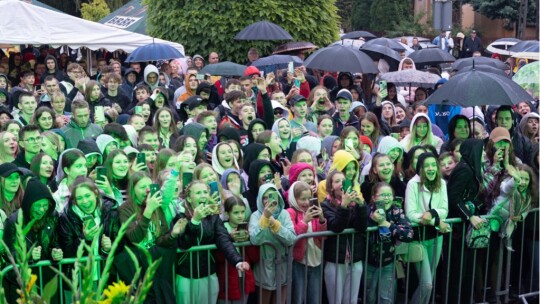 W deszczu dziękowali za plony