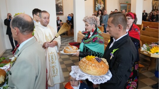 W deszczu dziękowali za plony