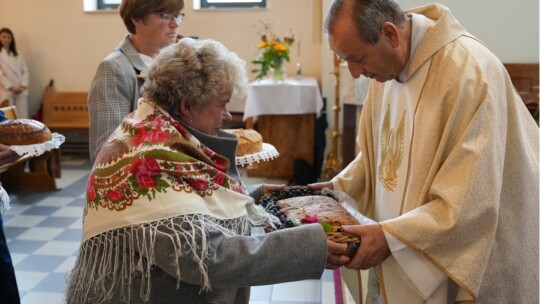 W deszczu dziękowali za plony