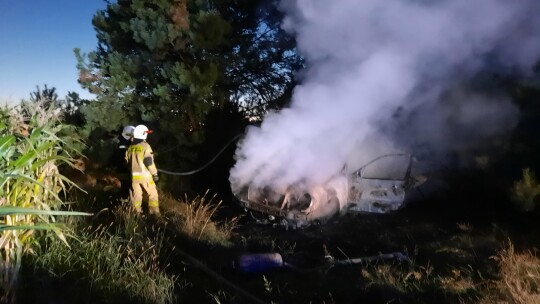 Pożar mercedesa. Właściciel uprzątnął wrak