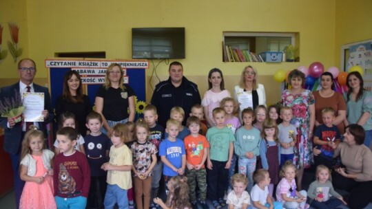 Głośne czytanie na Dzień Przedszkolaka w Borowiu