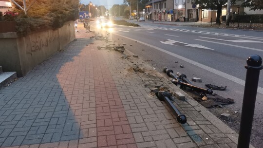 Ściął słupki w centrum Garwolina. Zgłosił się na policję