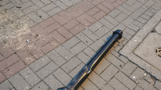 Ściął słupki w centrum Garwolina. Zgłosił się na policję
