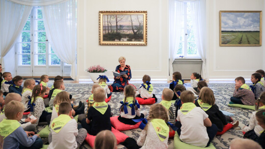 Pierwsza Dama czytała przedszkolakom z Garwolina