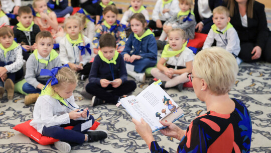 Pierwsza Dama czytała przedszkolakom z Garwolina