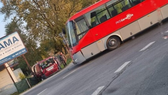 Kolizja autobusu z fiatem