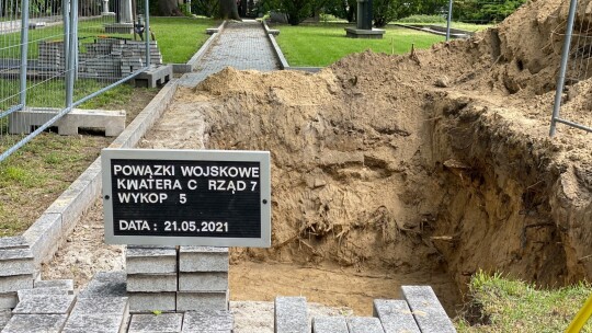 Pochowany pod fałszywym nazwiskiem