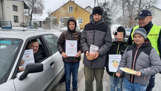 Uczniowie z Brzegów i akcja „Jabłko-cytryna”