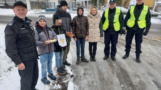 Uczniowie z Brzegów i akcja „Jabłko-cytryna”