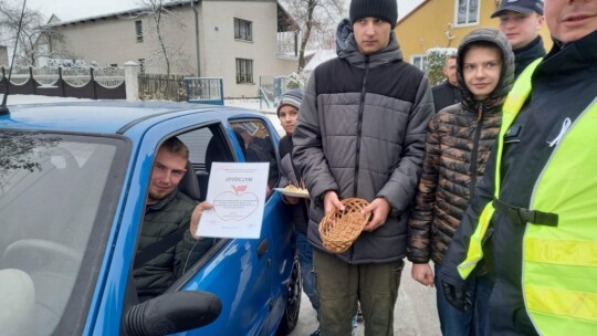 Uczniowie z Brzegów i akcja „Jabłko-cytryna”