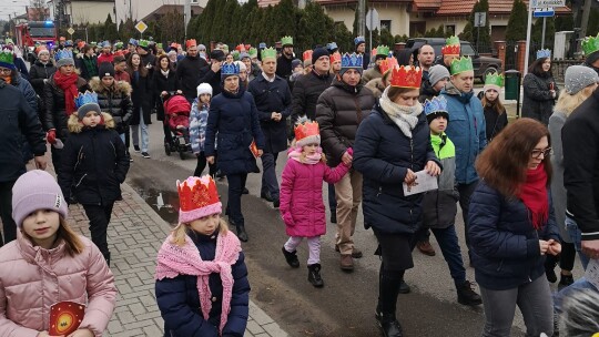 Tradycyjne „Kolędowanie z gwiazdą” i Orszak Trzech Króli w Pilawie