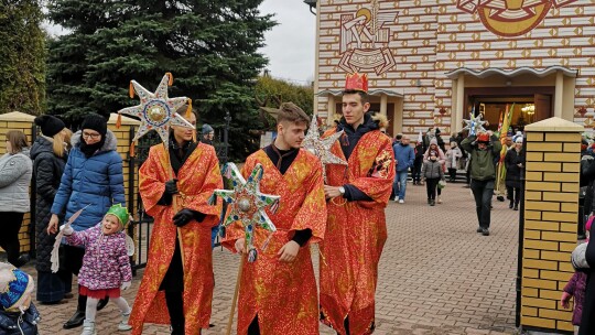 Tradycyjne „Kolędowanie z gwiazdą” i Orszak Trzech Króli w Pilawie