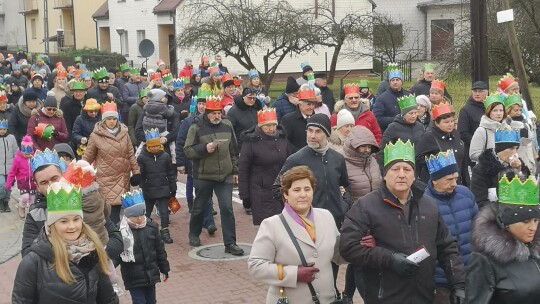 Tradycyjne „Kolędowanie z gwiazdą” i Orszak Trzech Króli w Pilawie