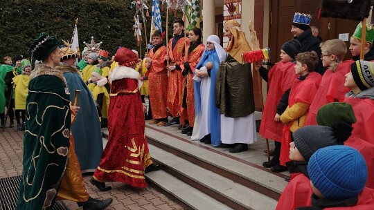 Tradycyjne „Kolędowanie z gwiazdą” i Orszak Trzech Króli w Pilawie