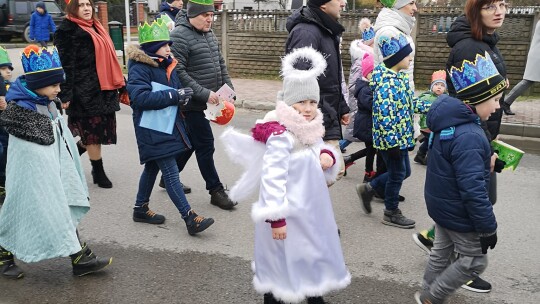 Tradycyjne „Kolędowanie z gwiazdą” i Orszak Trzech Króli w Pilawie