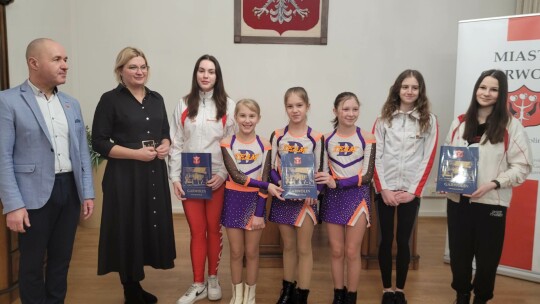 Burmistrz przyznała stypendia i nagrody sportowcom Burmistrz przyznała stypendia i nagrody sportowcom