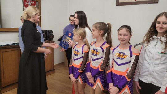 Burmistrz przyznała stypendia i nagrody sportowcom Burmistrz przyznała stypendia i nagrody sportowcom