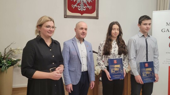 Burmistrz przyznała stypendia i nagrody sportowcom Burmistrz przyznała stypendia i nagrody sportowcom