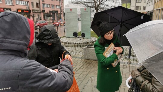 „Tak dla InVitro”. Posłanka KO i Małgorzata Rozenek-Majdan w Garwolinie