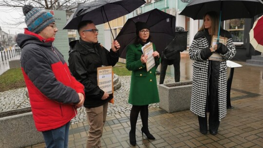 „Tak dla InVitro”. Posłanka KO i Małgorzata Rozenek-Majdan w Garwolinie