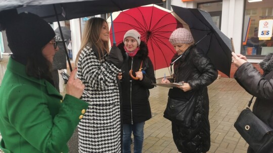 „Tak dla InVitro”. Posłanka KO i Małgorzata Rozenek-Majdan w Garwolinie