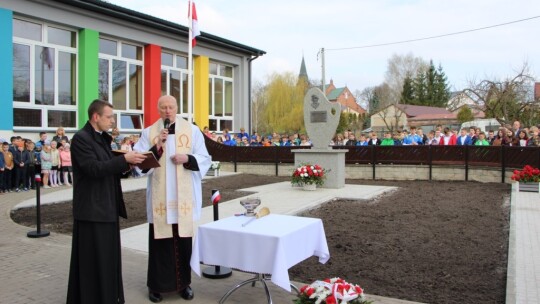 Miastkowska szkoła ocieplona i z muralem