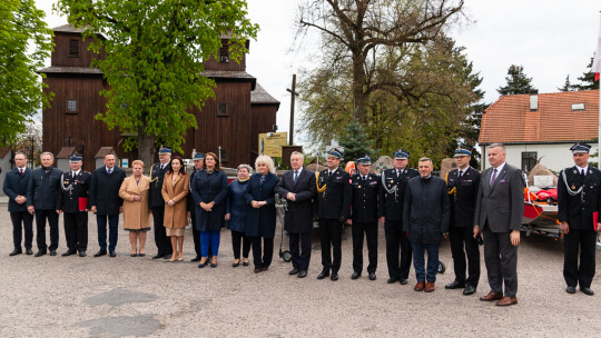 Uroczyście przekazali sprzęt strażakom