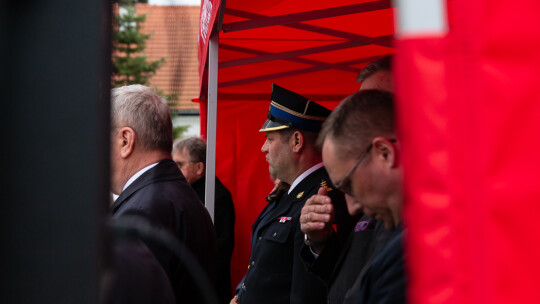 Uroczyście przekazali sprzęt strażakom