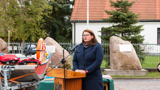 Uroczyście przekazali sprzęt strażakom