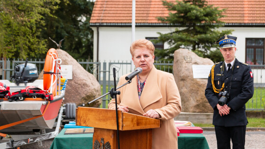 Uroczyście przekazali sprzęt strażakom