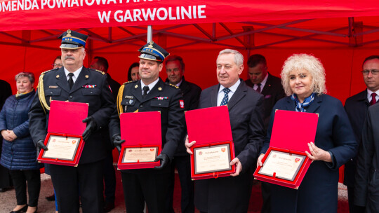 Uroczyście przekazali sprzęt strażakom