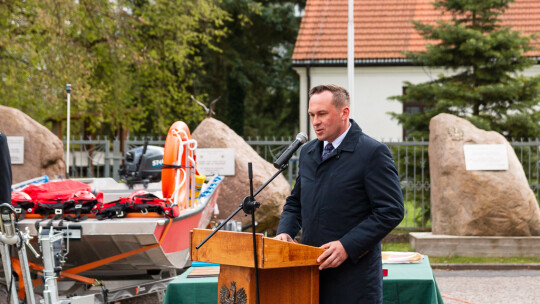 Uroczyście przekazali sprzęt strażakom