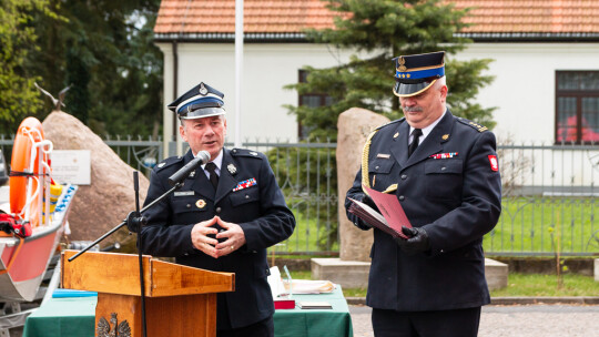 Uroczyście przekazali sprzęt strażakom