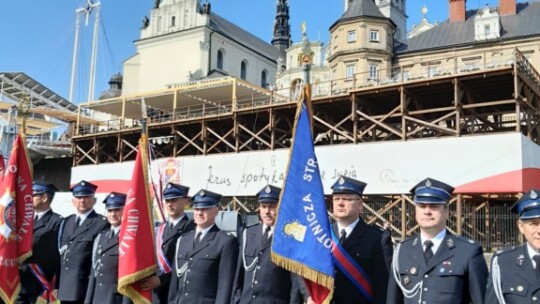 Łaskarzew: Pielgrzymka strażaków na Jasną Górę