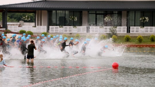 Robert Mrozek zwycięzcą X Triathlonu Garwolińskiego. Łukasz Biernacki na podium