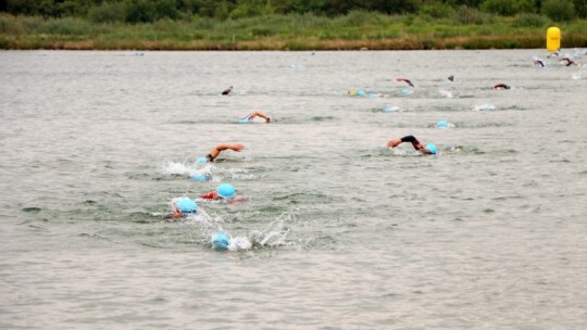 Robert Mrozek zwycięzcą X Triathlonu Garwolińskiego. Łukasz Biernacki na podium