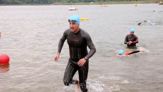 Robert Mrozek zwycięzcą X Triathlonu Garwolińskiego. Łukasz Biernacki na podium