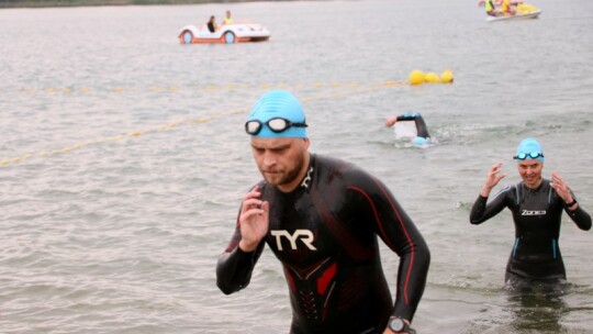 Robert Mrozek zwycięzcą X Triathlonu Garwolińskiego. Łukasz Biernacki na podium