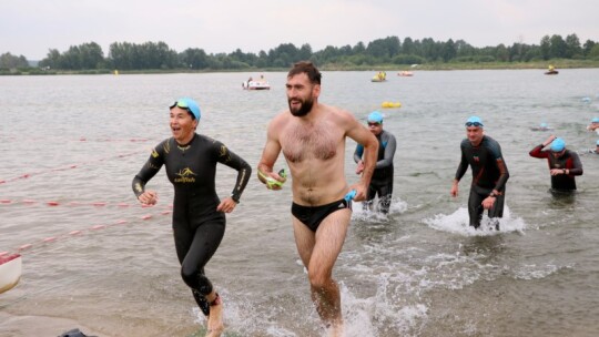 Robert Mrozek zwycięzcą X Triathlonu Garwolińskiego. Łukasz Biernacki na podium