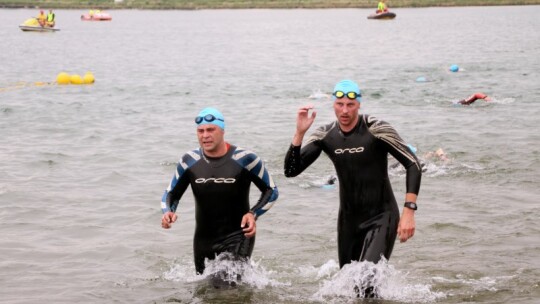 Robert Mrozek zwycięzcą X Triathlonu Garwolińskiego. Łukasz Biernacki na podium