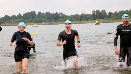 Robert Mrozek zwycięzcą X Triathlonu Garwolińskiego. Łukasz Biernacki na podium